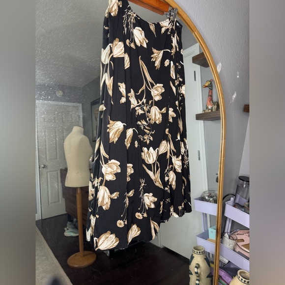 Reformation Floral Black and Tan Skirt - Picture 2 of 4